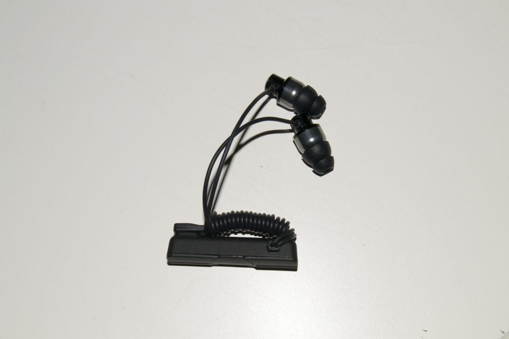 ifrogz-impulse-wireless-headphones-2